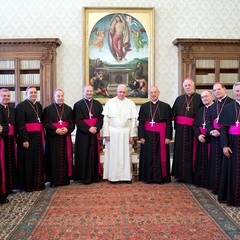 Gruppo di vescovi pugliesi in udienza dal Papa
