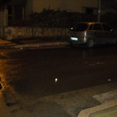 Strisce pedonali coperte dall'asfalto in via Caposele
