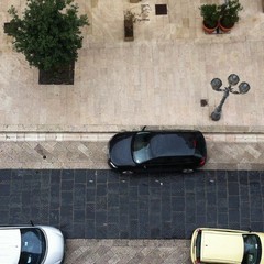 Auto parcheggiate in via San Giorgio