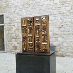 Le opere di Arnaldo Pomodoro nel Castello Svevo di Trani