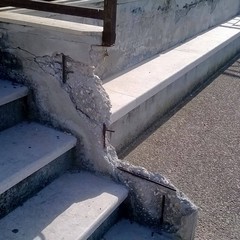 Degrado sul lungomare di Trani