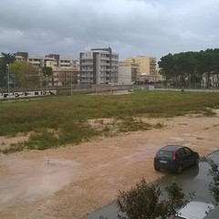 Via Giachetti si trasforma in una piscina di fango e pozzanghere con pioggia