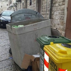 Container di amianto abbandonato in Via Pedaggio Santa Chiara