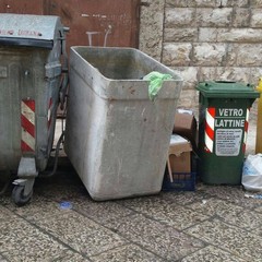 Container di amianto abbandonato in Via Pedaggio Santa Chiara