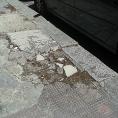 Viale di Colonna: manto stradale deteriorato