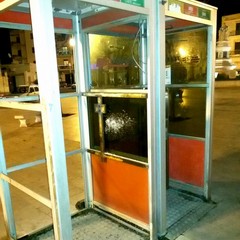 Degrado nelle cabine telefoniche in Piazza Indipendenza