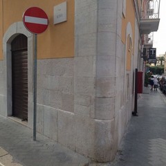Nuova segnaletica in via Bebio