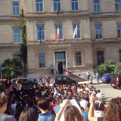 Liceo Classico, sit-in degli studenti al Comune