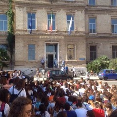 Liceo Classico, sit-in degli studenti al Comune