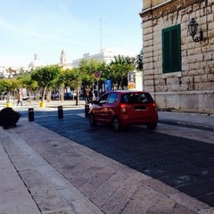 Auto bloccata in via San Giorgio