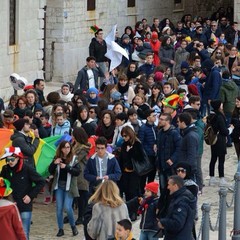 Marcia della pace, centinaia di ragazzi per le vie di Trani