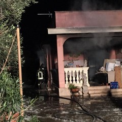 In fiamme una villa sulla Trani-Corato