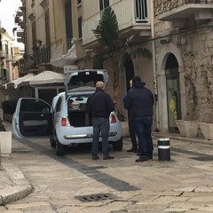 Tenta il furto di una Fiat 500 in zona Porto