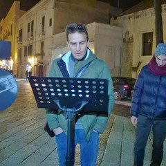 "Je Suis Charlie", candele e matite alzate in Piazza Libertà