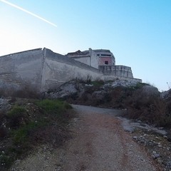 Abbandono e sporcizia, il lato nascosto del Castello Svevo