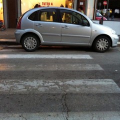 Parcheggi selvaggi in diverse strade di Trani