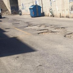 Viale Germania, asfalto disastrato e ricco di buche