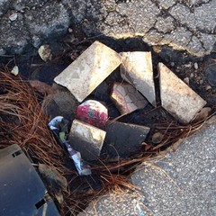 Buche in via Borsellino