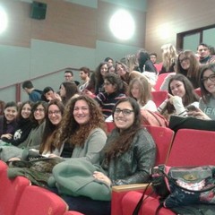 Classi del De Sanctis agli spettacoli teatrali de "Il carro dei comici"