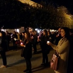Docenti in piazza in un flash mob contro DDL sulla riforma scolastica