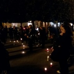 Docenti in piazza in un flash mob contro DDL sulla riforma scolastica