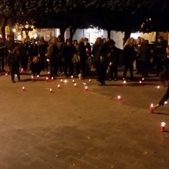 Docenti in piazza in un flash mob contro DDL sulla riforma scolastica