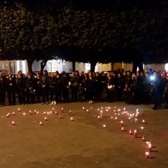 Docenti in piazza in un flash mob contro DDL sulla riforma scolastica