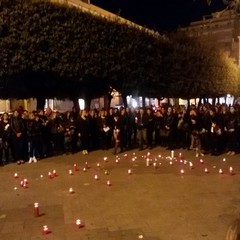 Docenti in piazza in un flash mob contro DDL sulla riforma scolastica