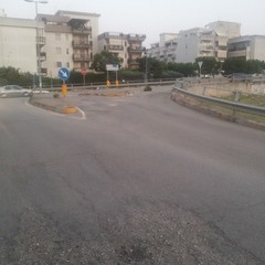 Viale Germania, manto stradale disastrato e ricco di buche