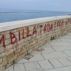 scritte a lungomare Mongelli