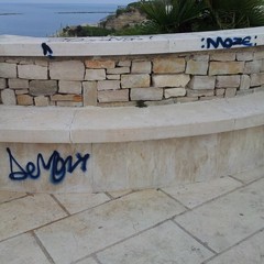 scritte a lungomare Mongelli