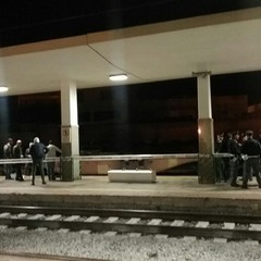 Finisce sotto un treno, muore donna senzatetto
