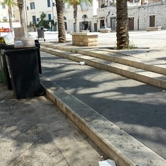 Sporcizia in piazza Teatro