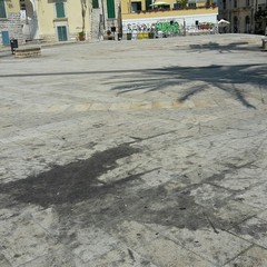 Sporcizia in piazza Teatro