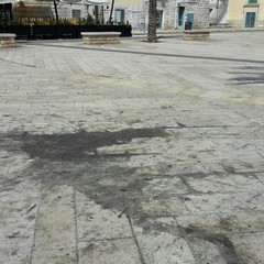 Sporcizia in piazza Teatro