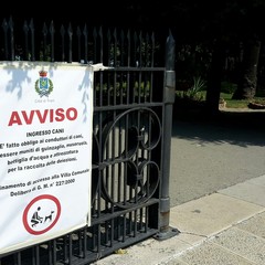 Cani all'interno della villa comunale: ora si può