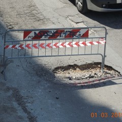 Voragine in via Pisa