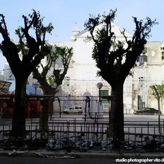 Rogo nella notte in piazza San Michele, distrutta una giostrina