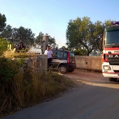 Vasto incendio in un terreno agricolo