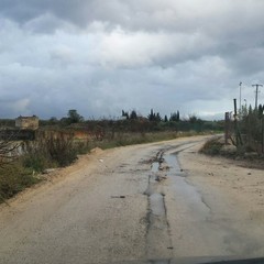 Cede l'asfalto in via delle Tufare