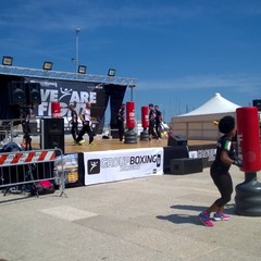 Allenamenti di fitboxe in piazza Quercia