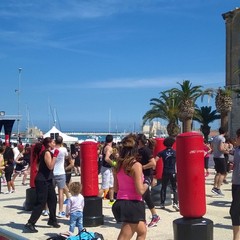 Allenamenti di fitboxe in piazza Quercia