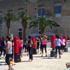 Allenamenti di fitboxe in piazza Quercia