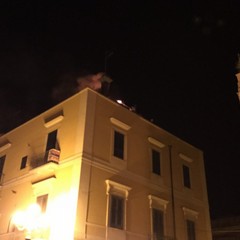 Corso Cavour, in fiamme la canna fumaria