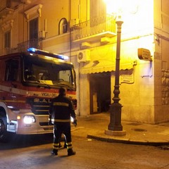 Corso Cavour, in fiamme la canna fumaria