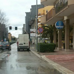 Parcheggi selvaggi: sulla strada regna l'anarchia più totale