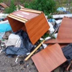 Discarica a cielo aperto all'uscita Trani Nord