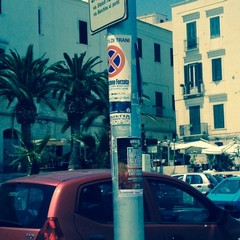 Porto, ripuliti e ripitturati i lampioni