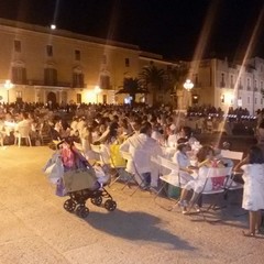 Cena in bianco in Piazza Teatro