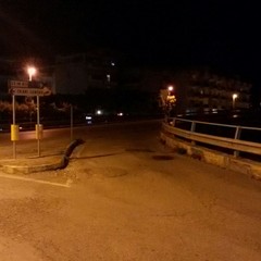 Rattoppate le voragini di via Grecia